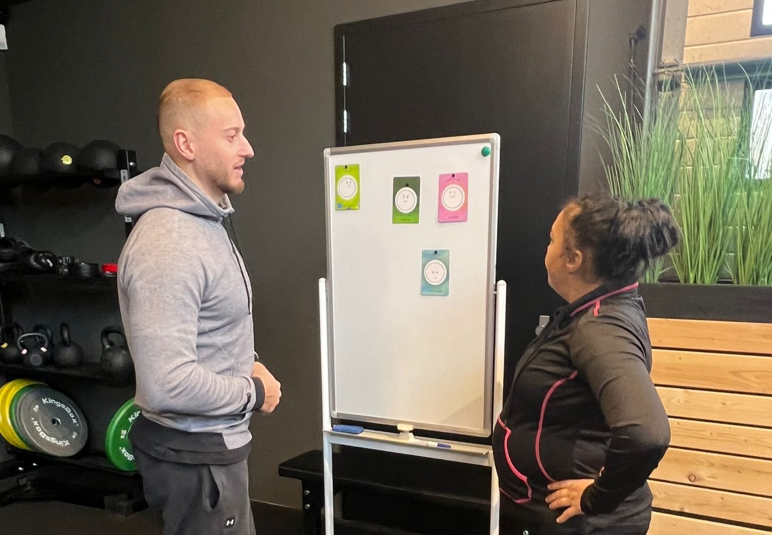 Angela deelt haar ervaring over coaching en persoonlijke groei bij General Fit Bergen op Zoom.